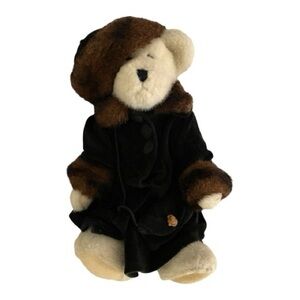 Vintage Boyd's Bear, Dresses in Jacket w/Fur Trim, Pant, Hat & Purse, Moveable.